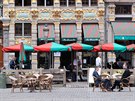 Zahrádka bruselské restaurace po pondlním znovuotevení. (8. ervna 2020)