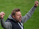 Budjovický trenér David Horej se raduje bhem ligového utkání proti Olomouci.