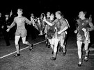 Manchester United ovládl v roce 1968 Pohár mistr evropských zemí. Trofej nesou...