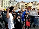 K protestm po celém svt se pipojila Praha. Na Staromstském námstí se...