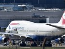 Letadlo British Airways na letiti Heathrow v Londýn.