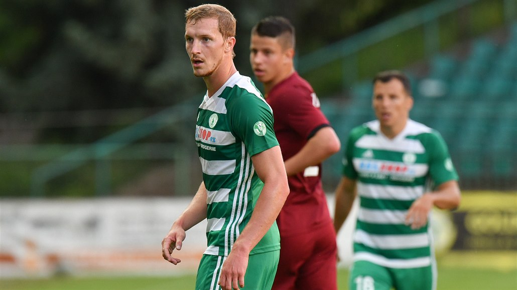 Petr Hronek z Bohemians 1905 v utkání proti Spart�.