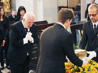 Jan Kolomazník (vlevo) při posledním rozloučení se svou manželkou Evou...