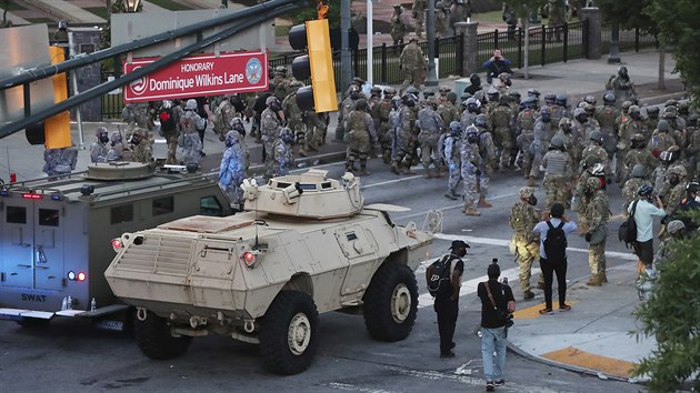 V některých částech USA už byla nasazena Národní garda. Snímek je z Atlanty. (2. června 2020)