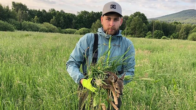 Jakub Polensk pomh s dronem zachraovat srnata bhem senose.