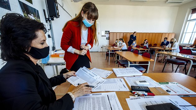 Testem z anglického jazyka začaly maturitní zkoušky na Integrované střední škole Mladá Boleslav. (1. června 2020)