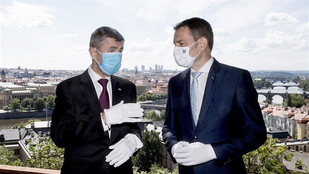 Premir Andrej Babi pijal v prask Kramov vile slovenskho premira Igora Matovie. (3. ervna 2020)