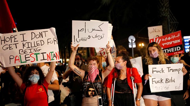 Lid protestovali v Tel Avivu proti anexi st Zpadnho behu. (6. ervna 2020)