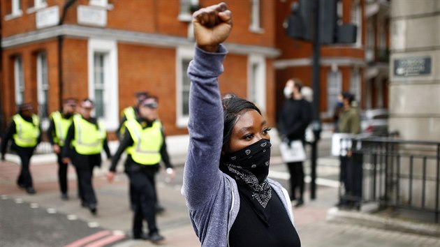 V Londn se protestuje proti americk policejn brutalit. (6. ervna 2020)