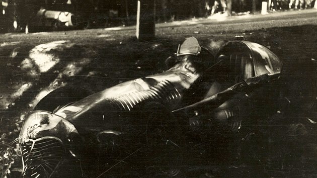 Takhle dopadlo Farinovo auto po havárii, díky níž
nese slavná brněnská zatáčka Italovo jméno.