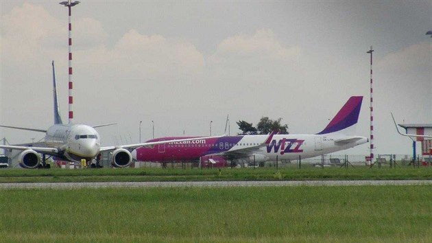 V Praze nouzov pistlo letadlo do Budapeti, cestujcmu bylo nevolno. (8.6.2020)