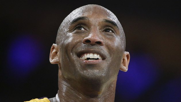Kobe Bryant v dresu LA Lakers ve svm poslednm utkn v NBA proti Utahu.