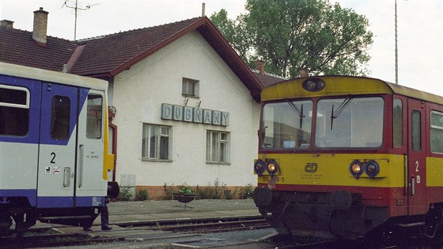 Motorové vozy 810.640 a 810.663 křižují ve stanici Dubňany, 22. 5. 1998
GPS: 48.9235047N, 17.0745731E