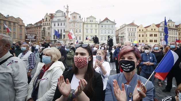 Milion chvilek pro demokracii, demonstrace na Staromstsk nmst v Praze proti premirovi Andreji Babiovi. (9. ervna 2020)