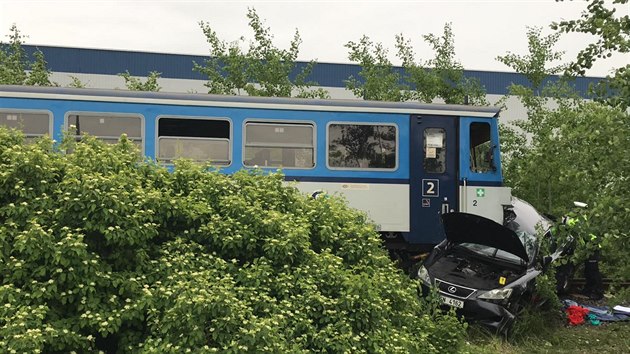 Nehoda vlaku a osobního auta u Dobrovíze (7. června 2020)