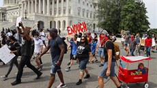 Protestující v americkém hlavním mst Washingtonu u Bílého domu vyli do ulic...