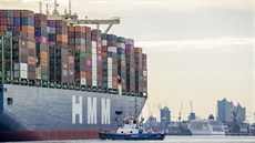 Do pístavu v Hamburku piplula nejvtí nákladní lo na svt HMM Algeciras....