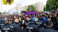 V Berlín se protestuje proti americké policejní brutalit. (6. ervna 2020)