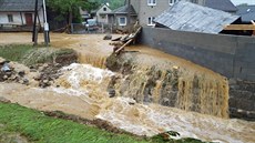 Následky lokální povodn, která v noci na pondlí zasáhla místní ást Bevenec...