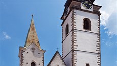 Gotickému kostelu Narození Panny Marie dominuje hodinová v.