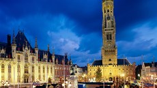 Největší náměstí v Bruggách je Markt s věží Belfried.