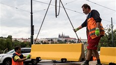 Odstranní citiblok ze Smetanova nábeí. (8.6.2020)