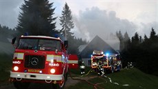 Na chat� na Horních Lyse�inách za�alo ho�et nejspí� po úderu blesku (2. 6....