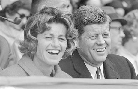 Zemela Jean Kennedyová Smithová, sestra zasteleného amerického prezidenta...