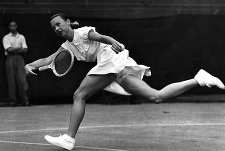 Gussie Moranová na Wimbledonu v roce 1949.