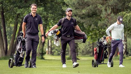 Dobe naloení etí golfisté Ondej Lieser (vlevo) a Stanislav Matu pi Gasco...