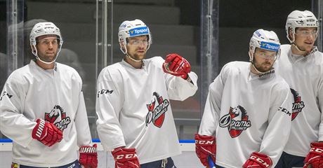 Hokejisté Pardubic na prvním tréninku ped novou sezonou.
