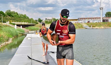 Josef Dostl (vpedu) a Radek louf bhem test v Raicch