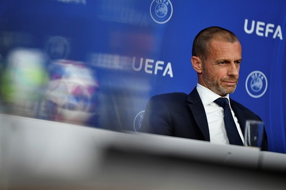 Prezident UEFA Aleksander eferin na tiskové konferenci.