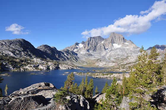 John Muir Trail je zhruba 370 kilometr dlouhý trek vedoucí pohoím High Sierra Nevada v Kalifornii.