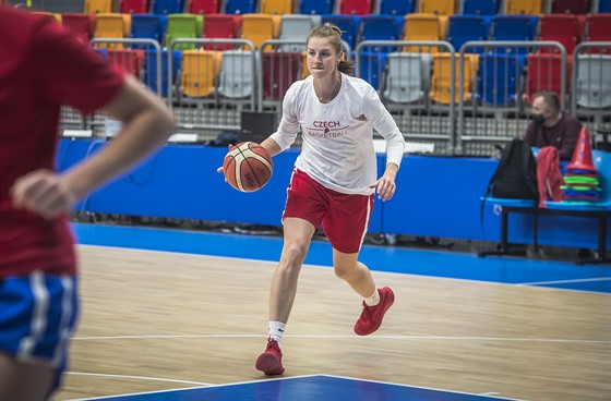 Kateina Elhotová na tréninku eských basketbalistek