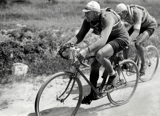 André Leducq na trati Tour de France v roce 1930