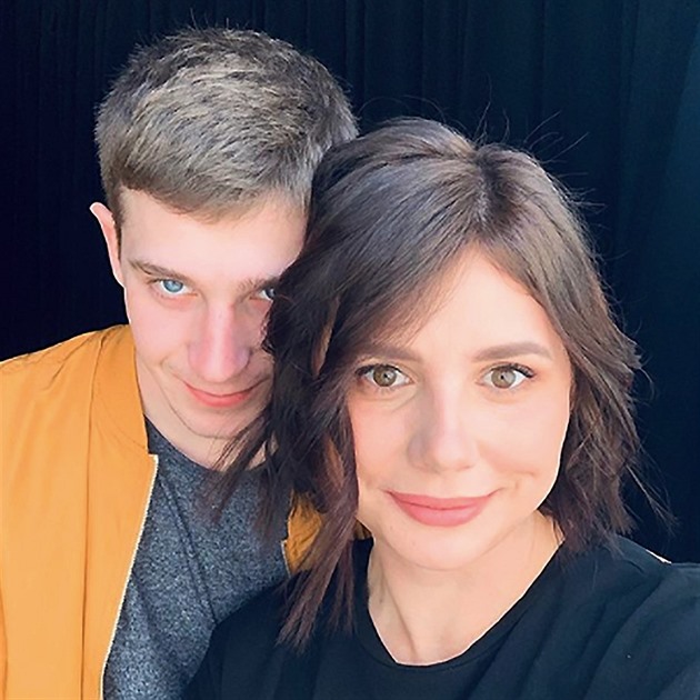 Žena opustila pět dětí a vezme si nevlastního syna. Je s ním těhotná