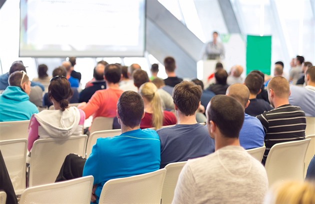 Na univerzity míří silný ročník studentů, zvedá se u nich zájem o techniku