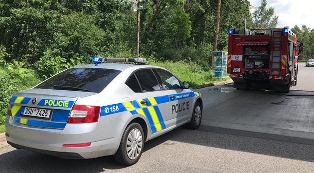 Nehoda autobusu a dodávky na dvě hodiny uzavřela dálnici D10 na Prahu