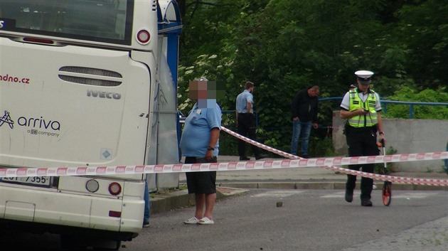 Autobus na autobusovém nádraí ve Slaném naboural do zastávky. (9.6.2020)