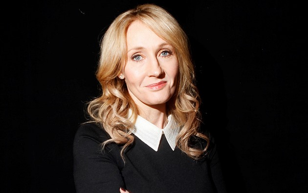 Spisovatelce Rowlingové hrozí smrtí kvůli názoru na transgender osoby
