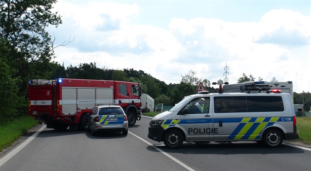 Řidič, který vjel na Jablonecku do protisměru a vrazil do auta, v nemocnici zemřel