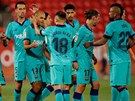 Fotbalisté Barcelony oslavují gól na hiti Mallorky.