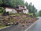 V Údolí u Lokte na Sokolovsku se zítila oprná ze, silnice je uzavena. (11....
