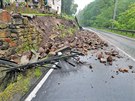 V Údolí u Lokte na Sokolovsku se zítila oprná ze, silnice je uzavena. (11....