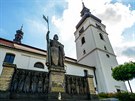 Pomník blanických rytí ped barokním kostelem svatého Václava