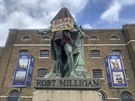 V Londýn úady odstranily sochu Roberta Milligana, který v 18. století...