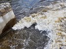 Vltavou v t�chto dnech prot�k� v�ce vody ne� je b�n�. Mohou za to de�t� z...