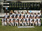 Baseballist� brn�nsk�ch Drak� p�zuj� p�ed tabul� se sk�re, kter� v roce 2004...