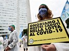 Zdravotníci v Milán demonstrují za lepí finanní podmínky bhem koronavirové...